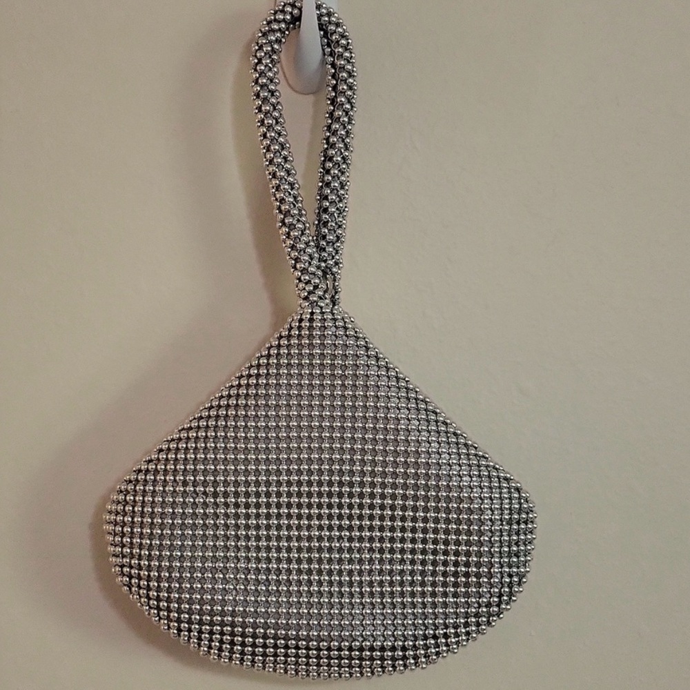 NWOT Jessica McClintock Silver Beaded TRIANGLE MESH BAG! - Picture 3 of 14